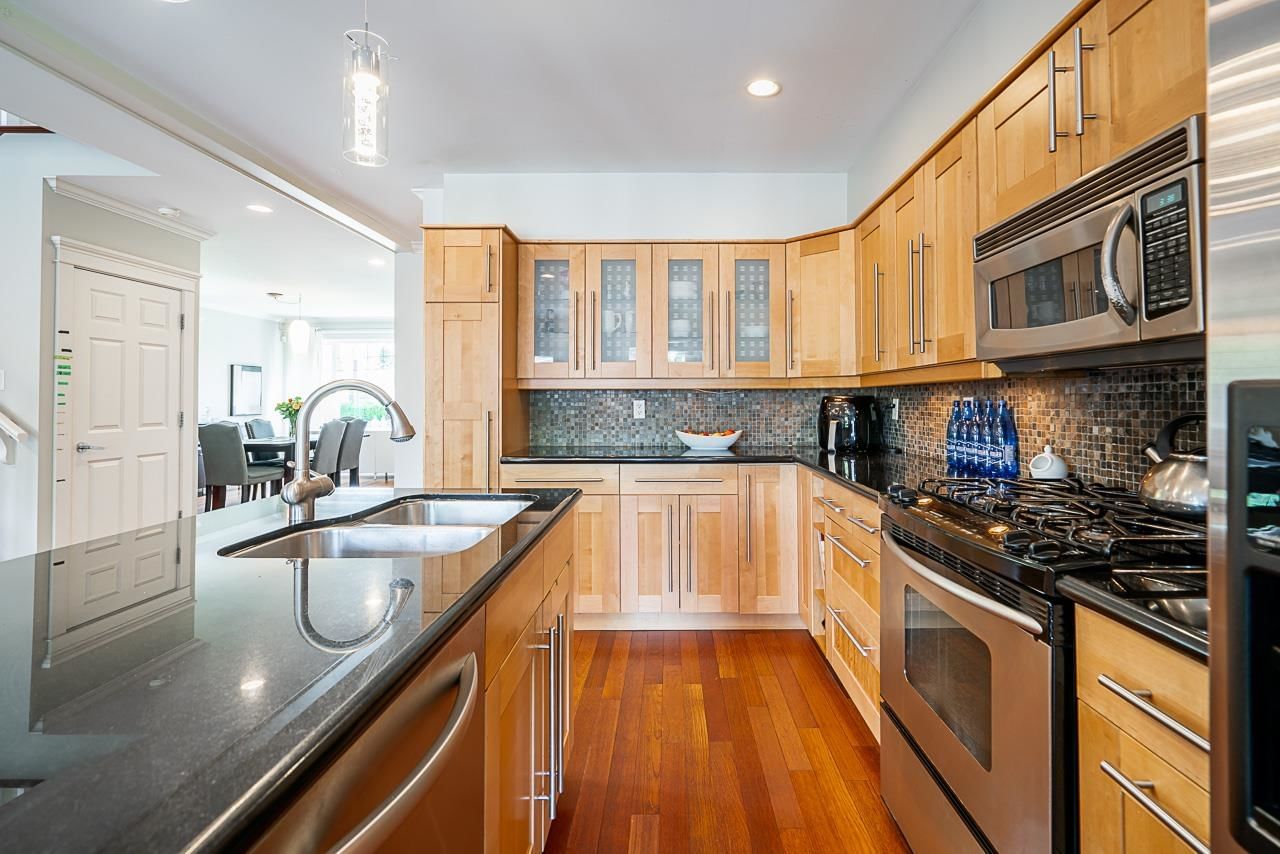Listing Image 8