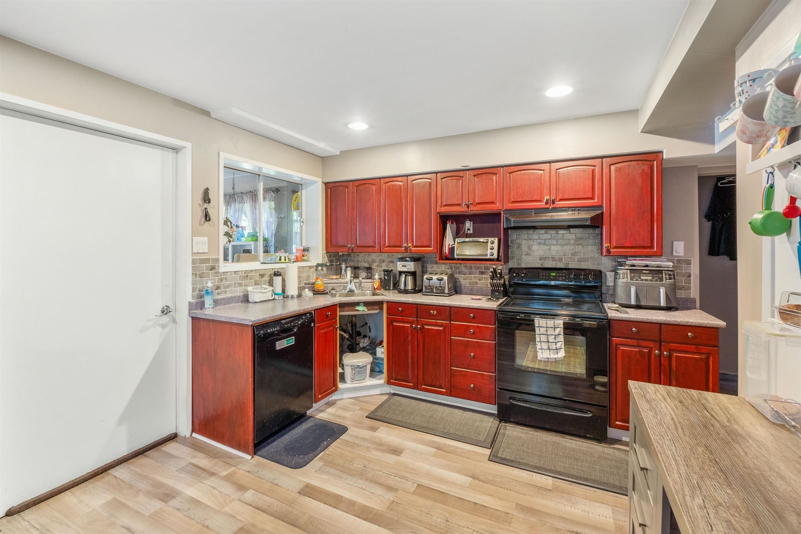 Listing Image 14