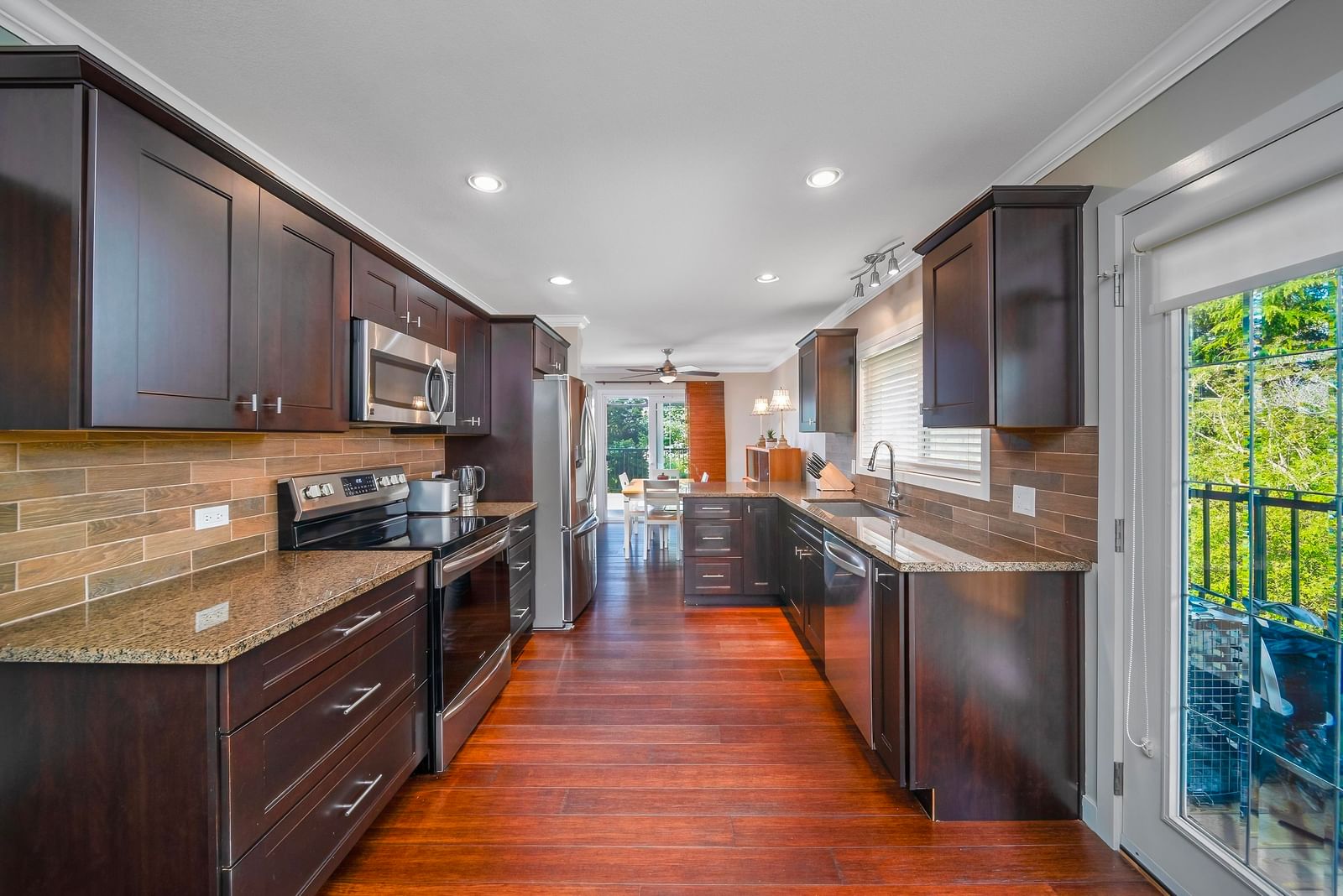 Listing Image 12