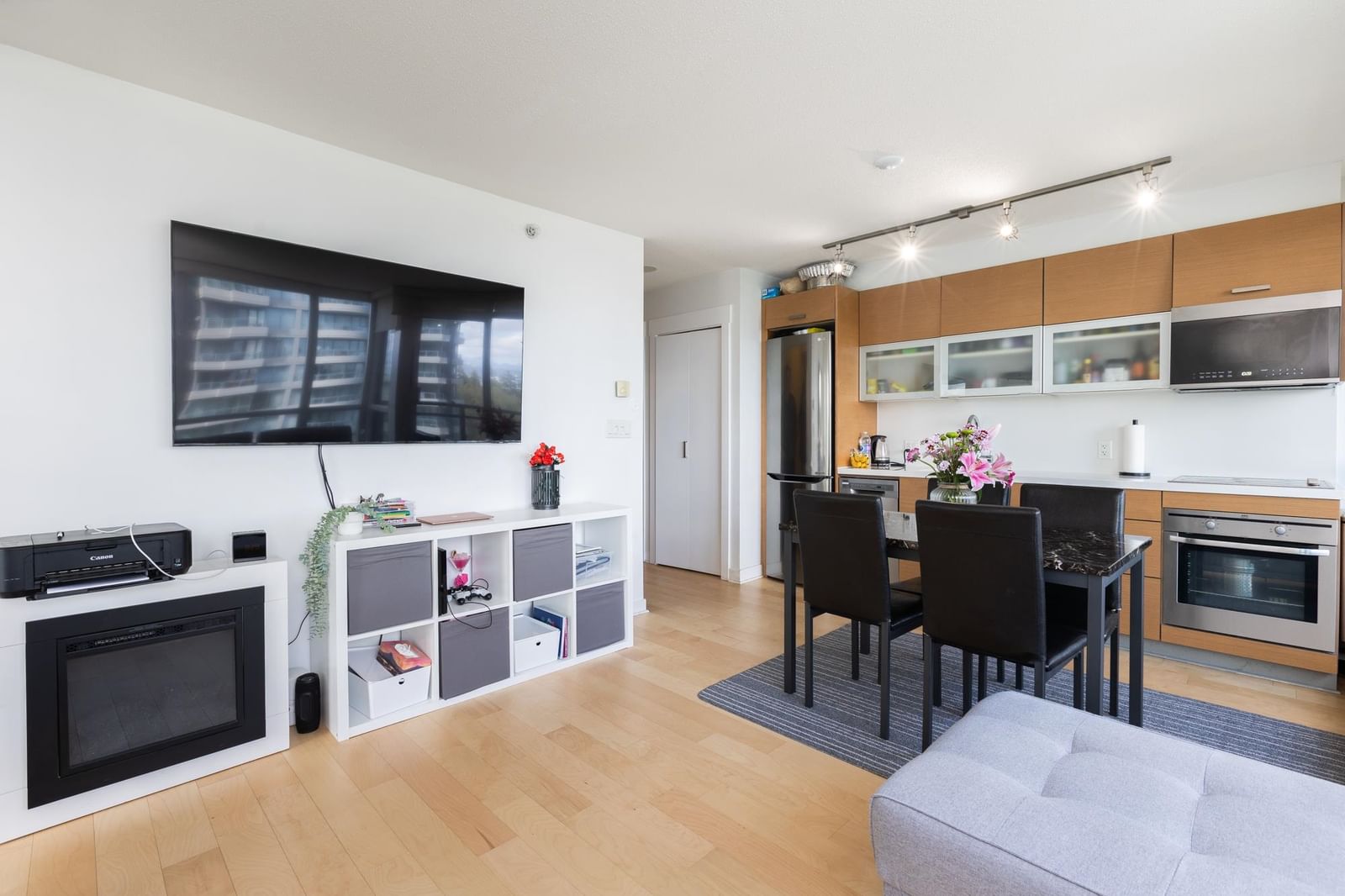 Listing Image 9