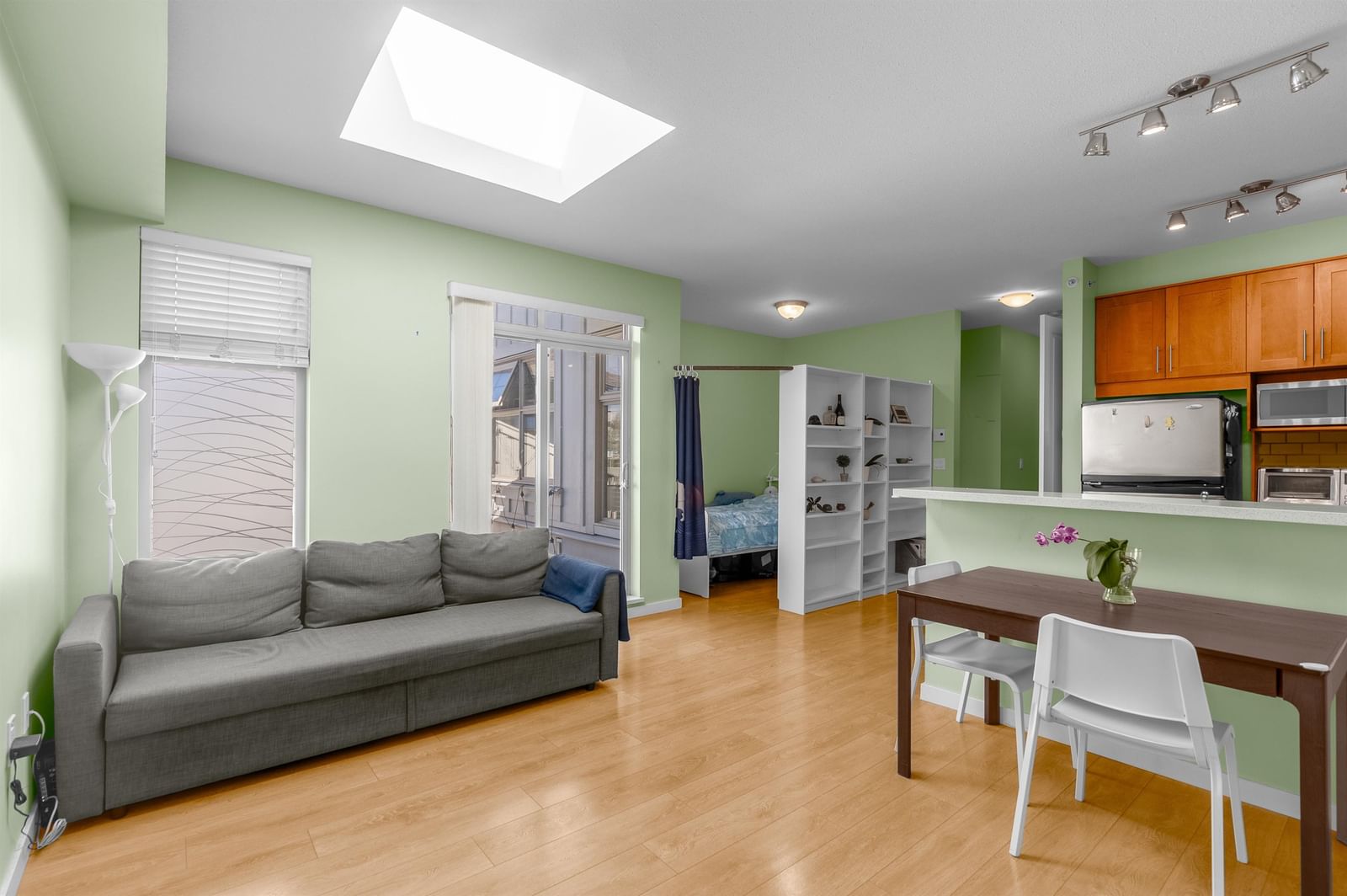 Listing Image 5