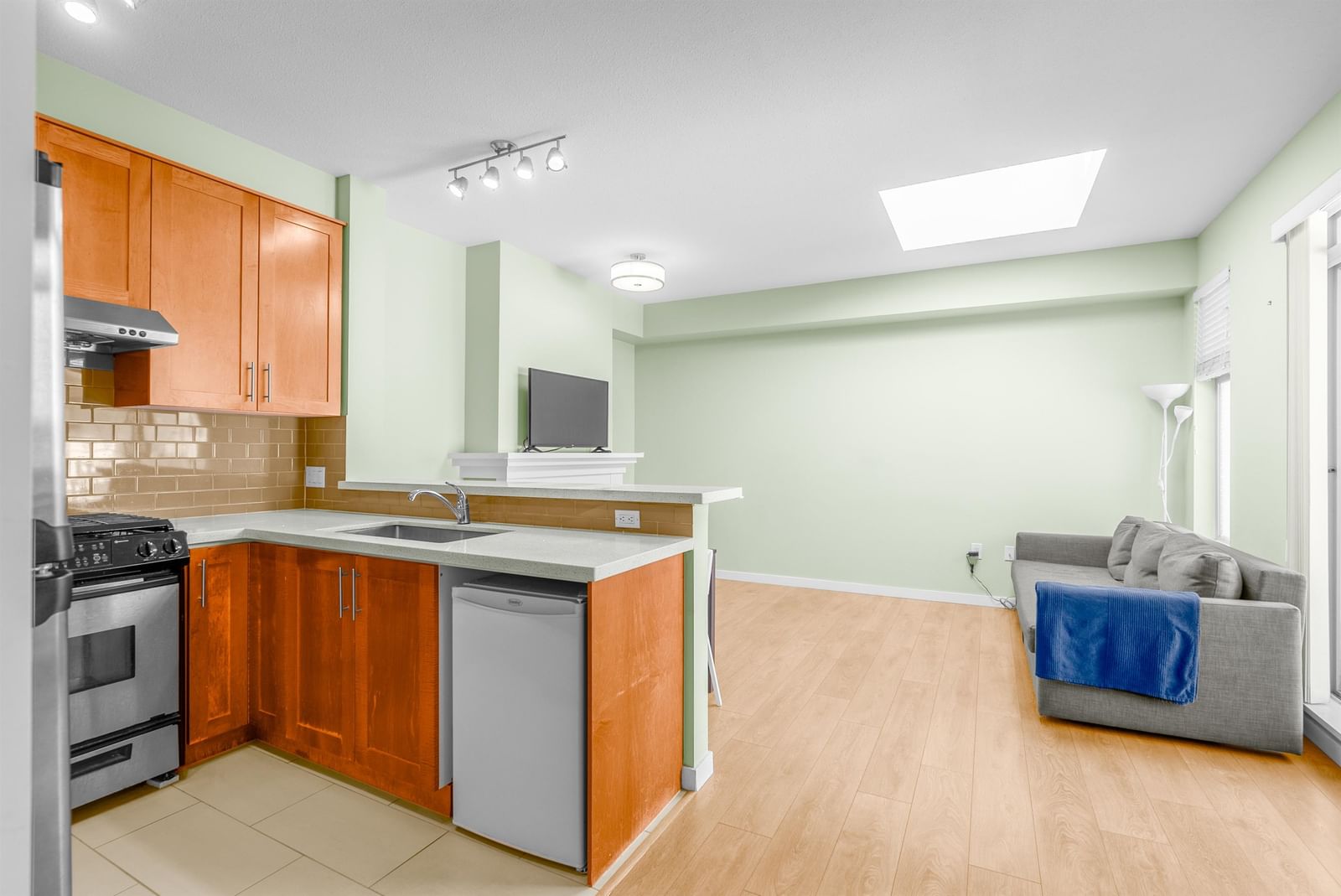 Listing Image 6