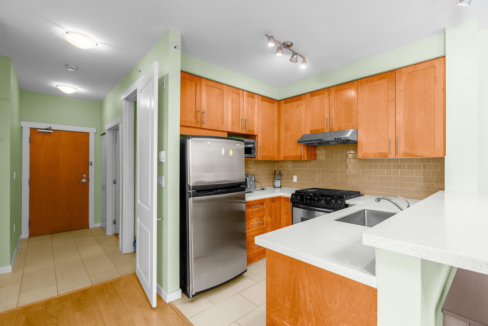 Listing Image 8