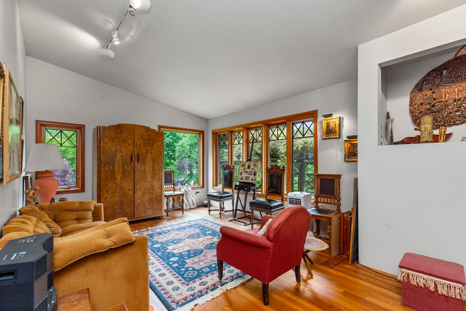 Listing Image 14