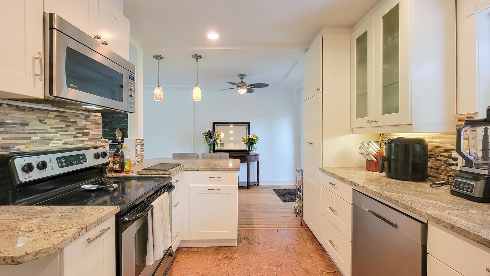 Listing Image 11