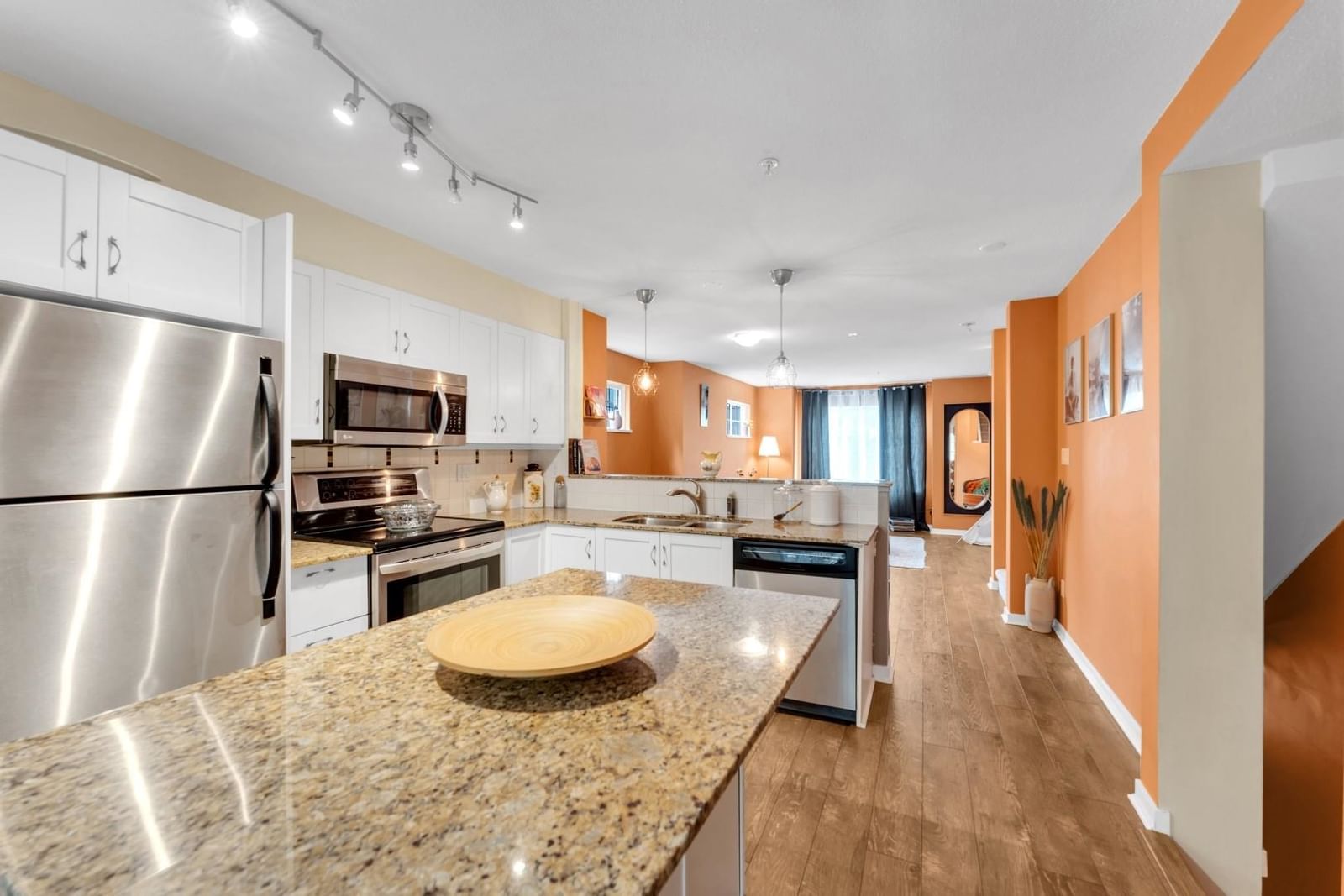Listing Image 13