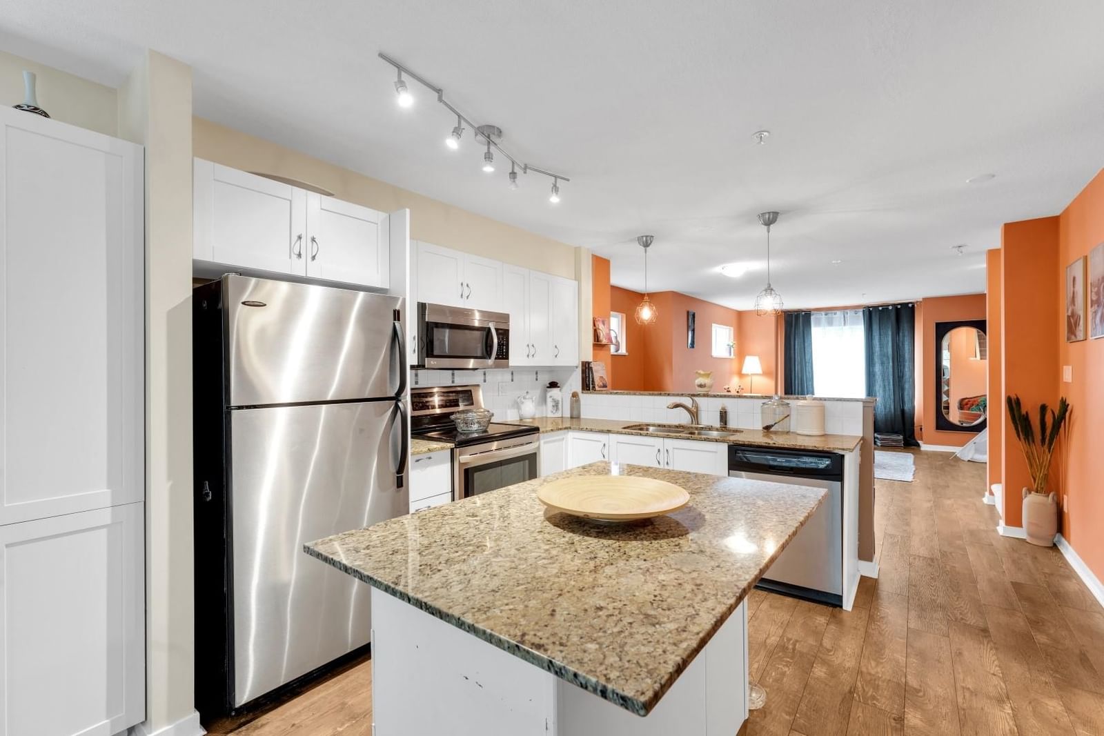 Listing Image 15