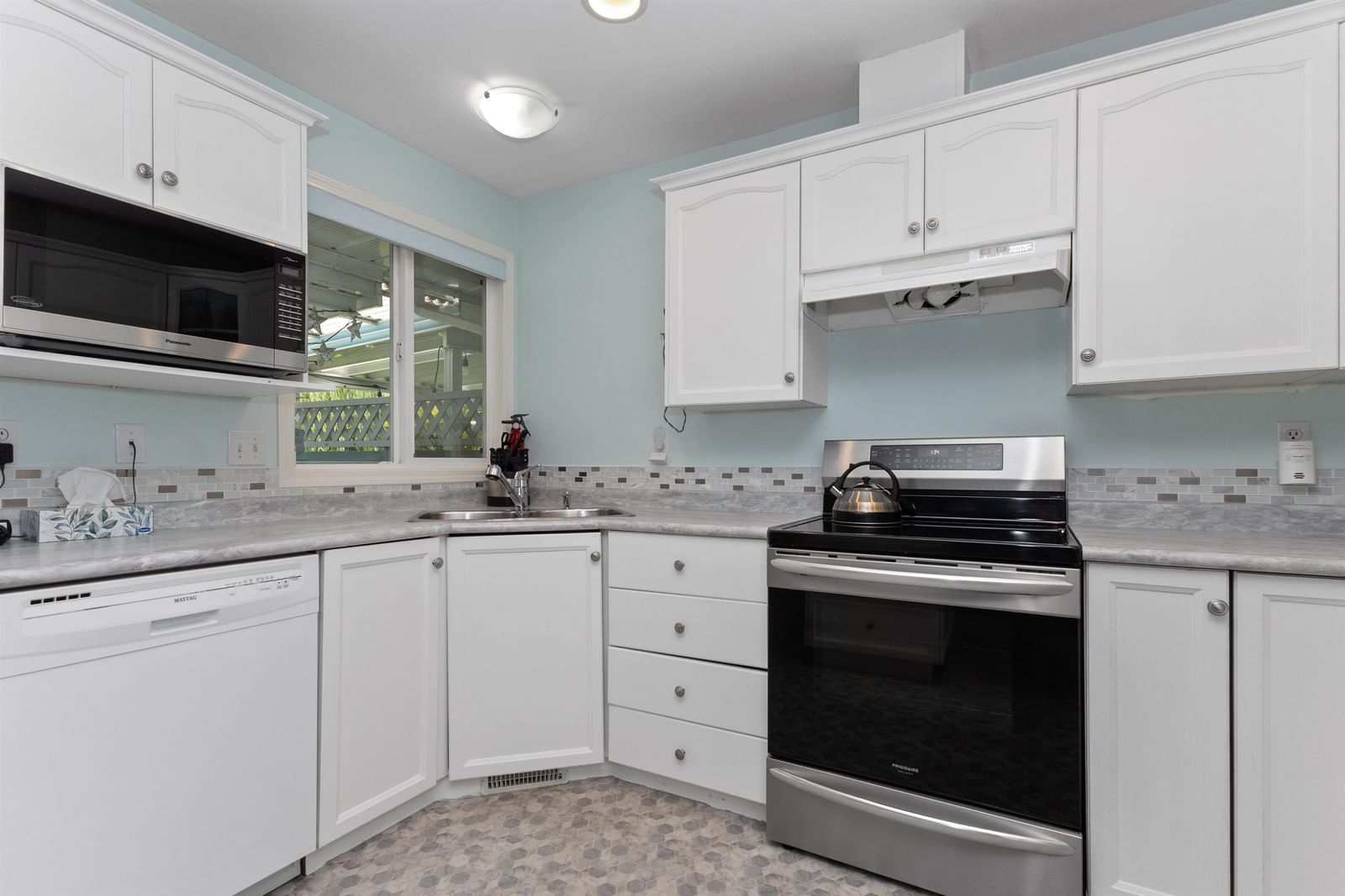 Listing Image 5
