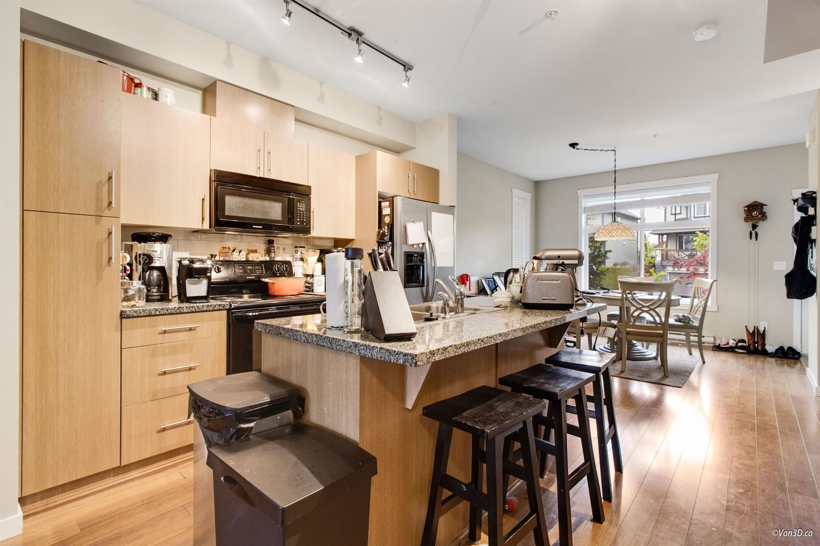 Listing Image 10