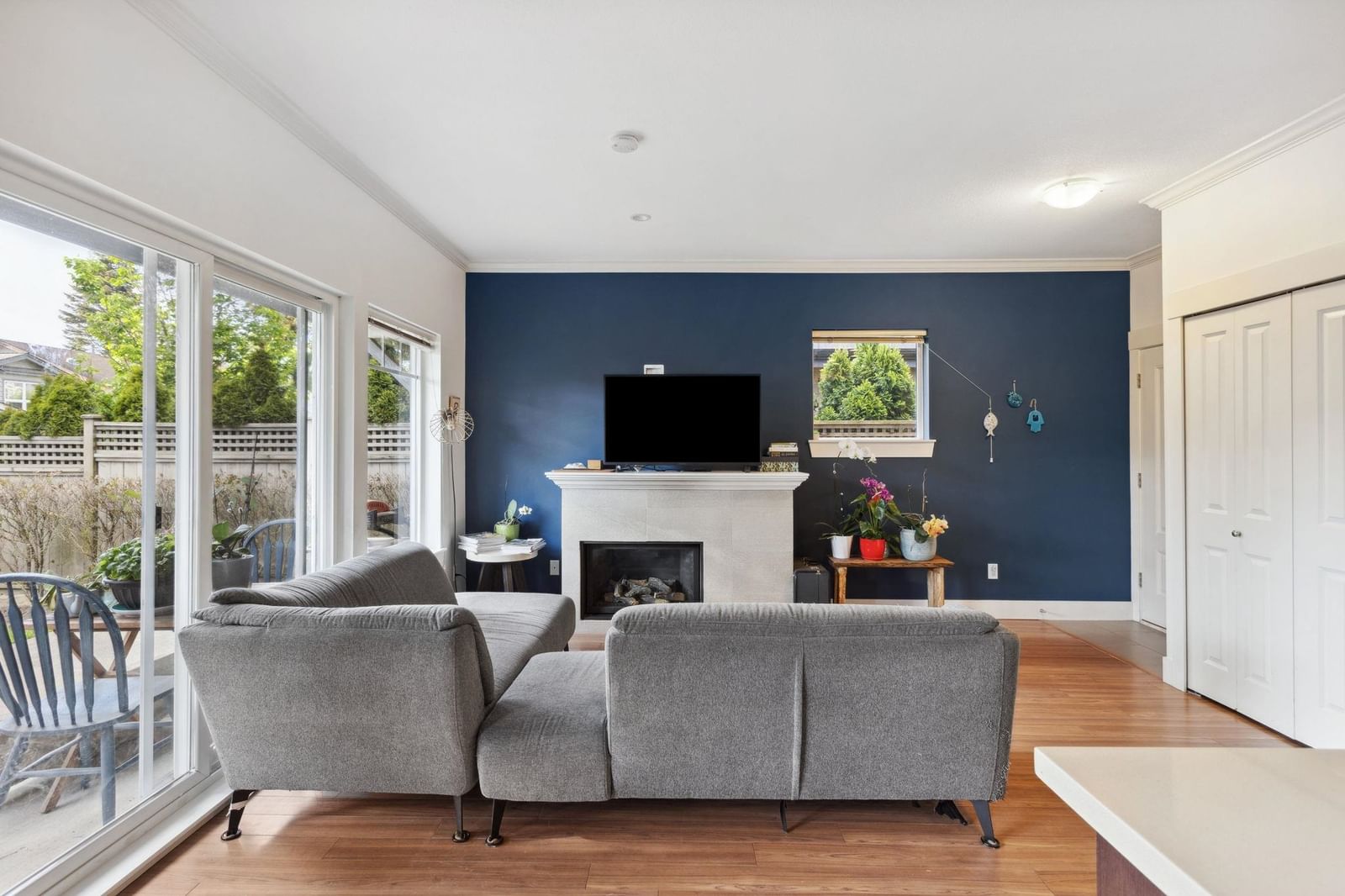 Listing Image 4