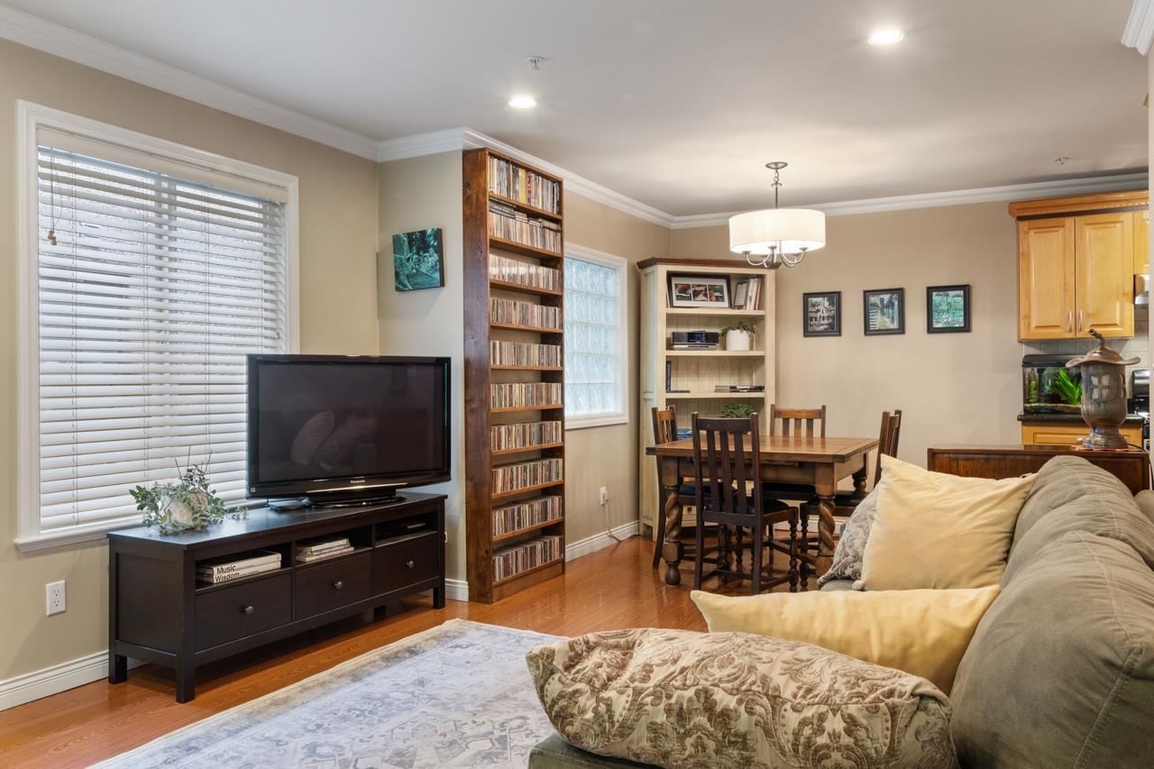 Listing Image 12