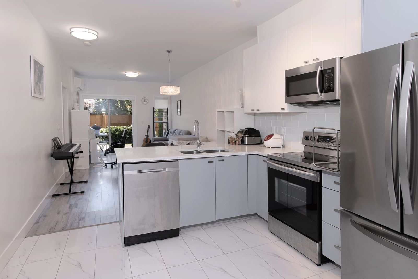 Listing Image 10
