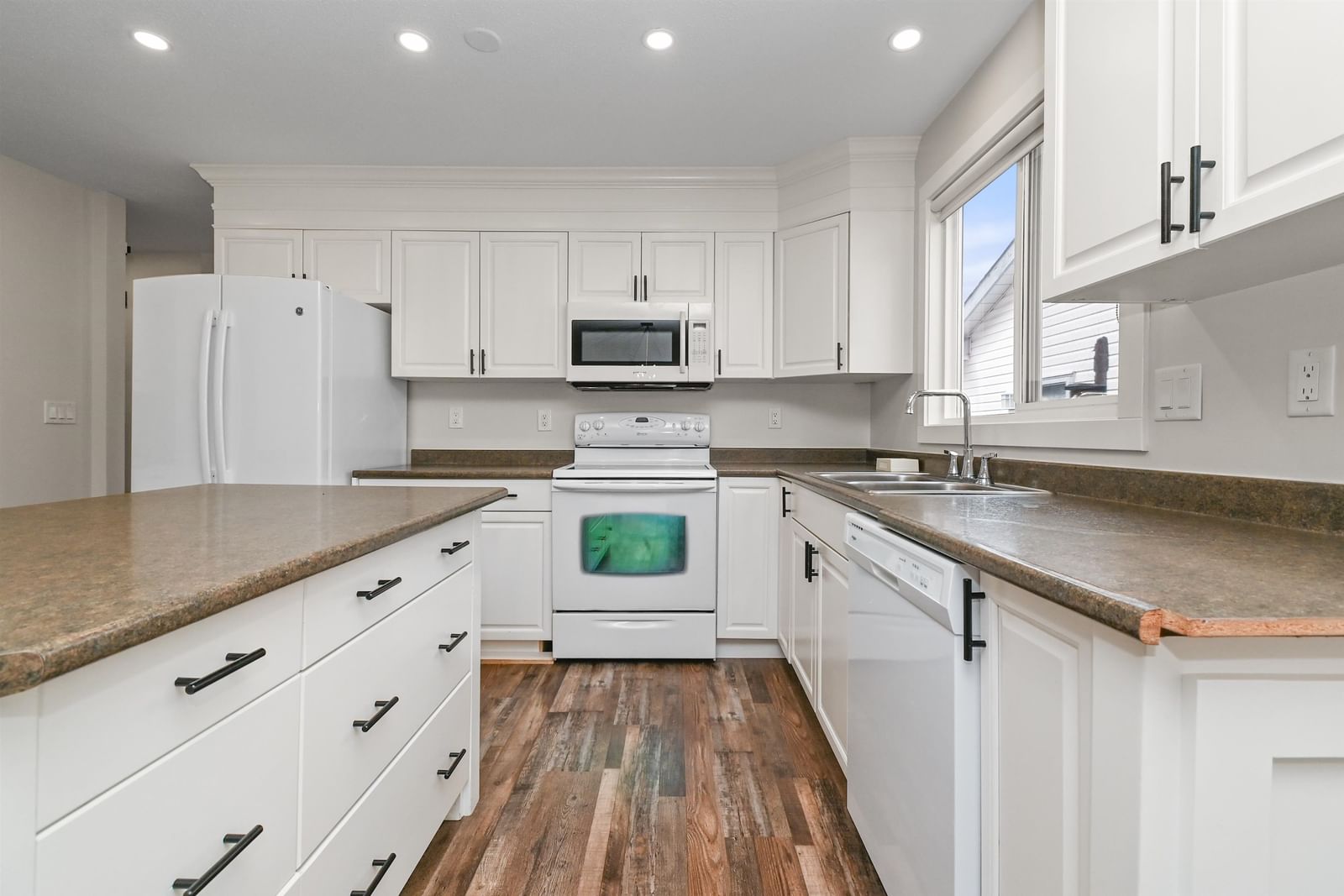 Listing Image 15