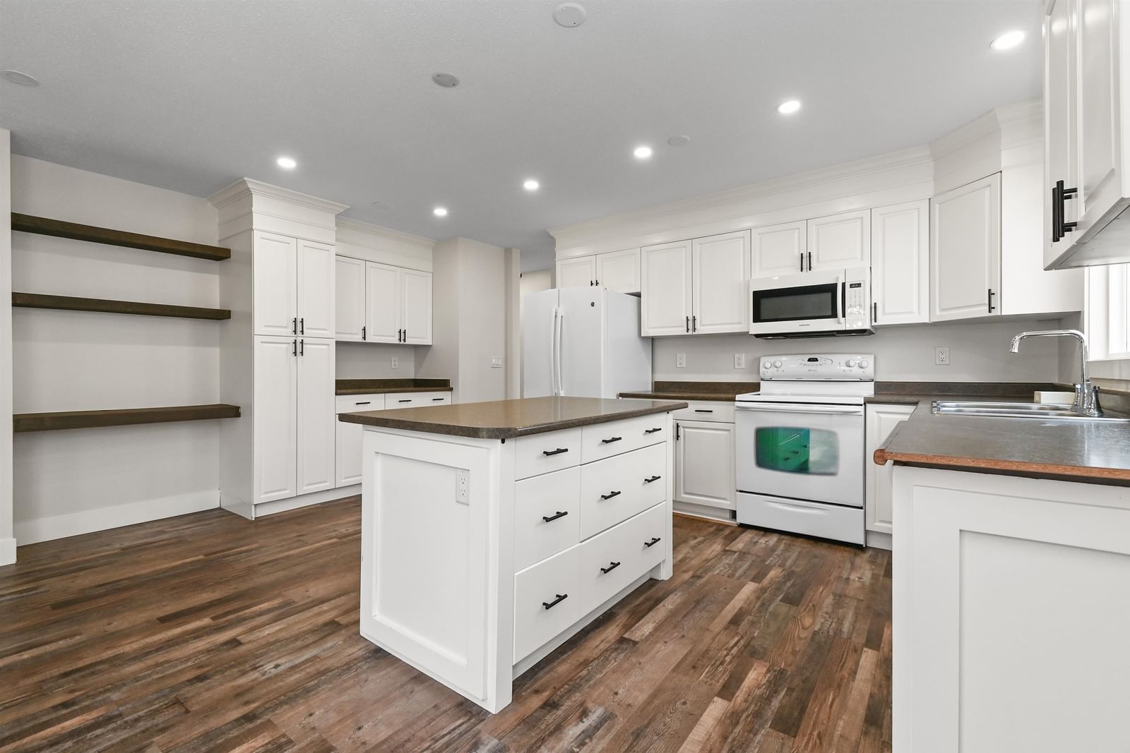 Listing Image 16