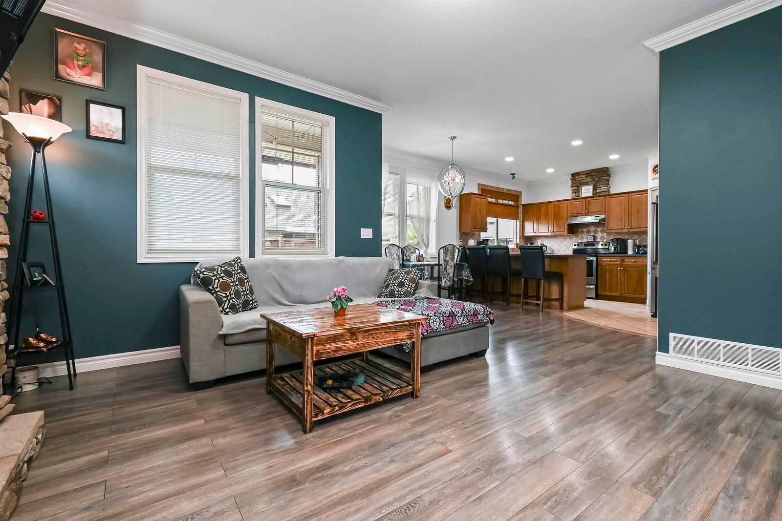 Listing Image 12