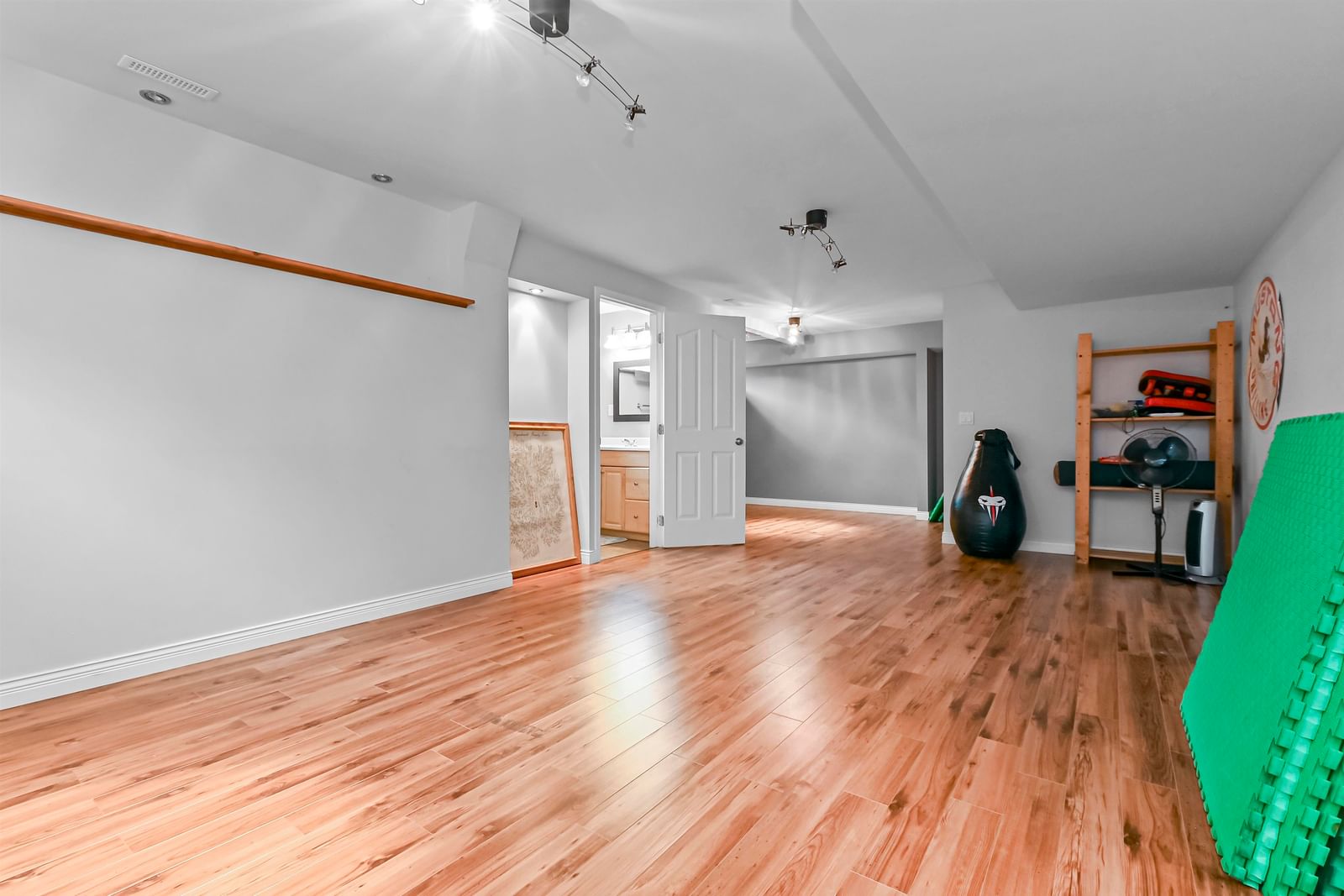 Listing Image 27