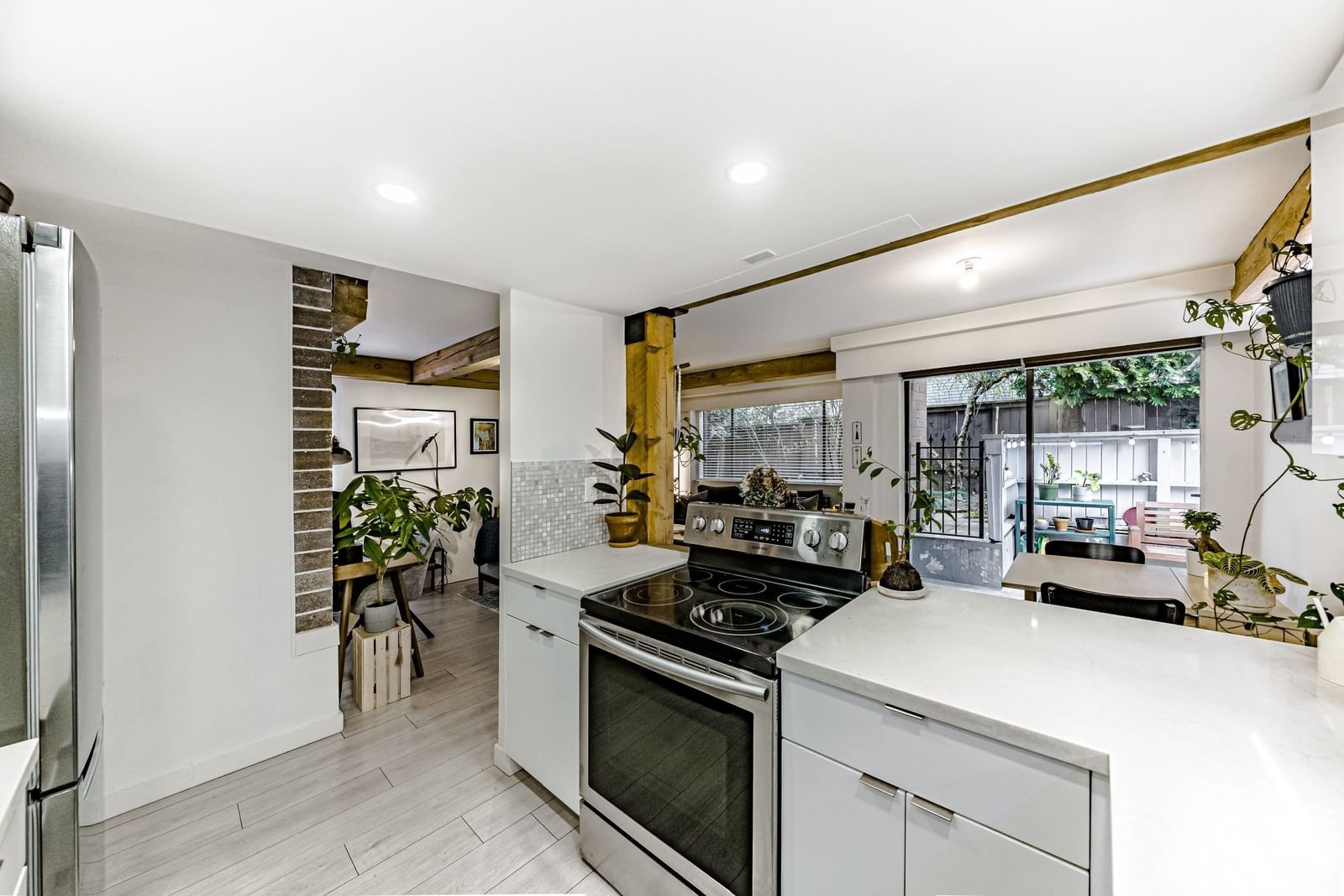 Listing Image 12