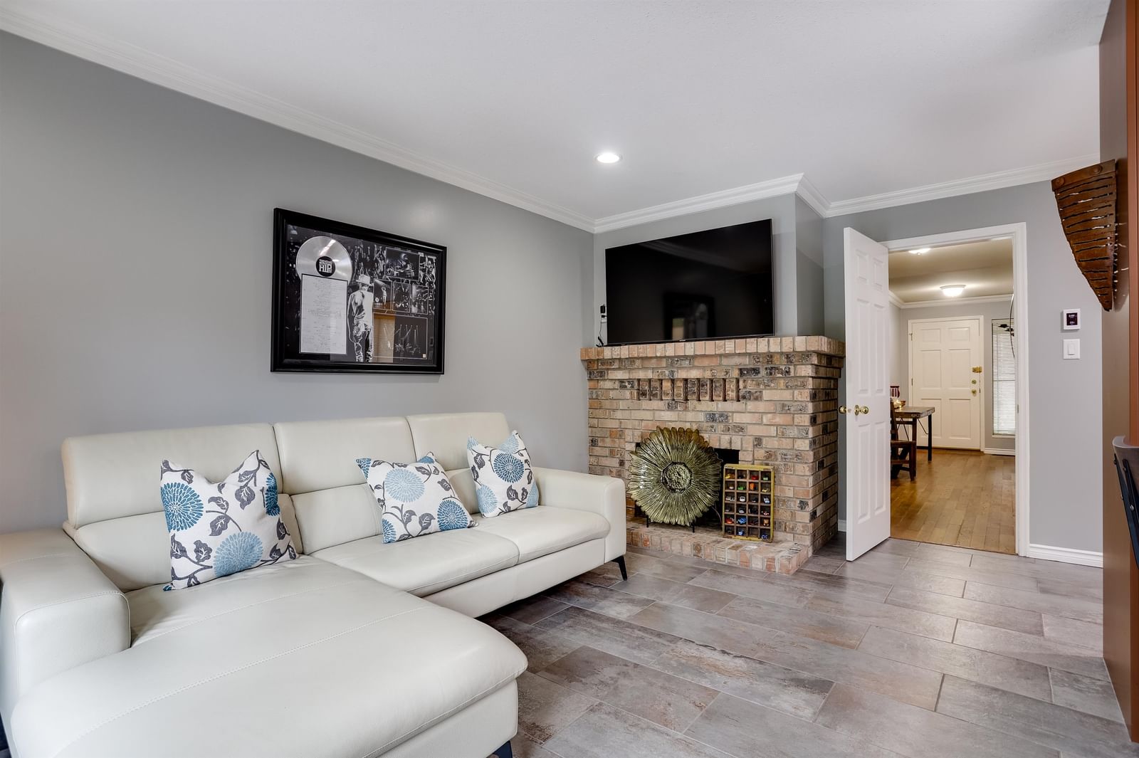 Listing Image 12