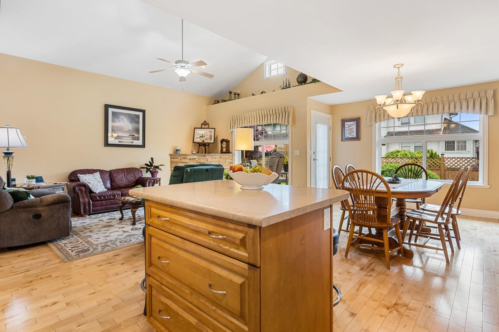 Listing Image 11