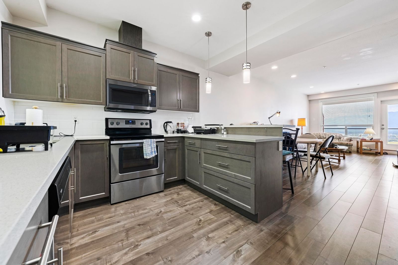 Listing Image 12