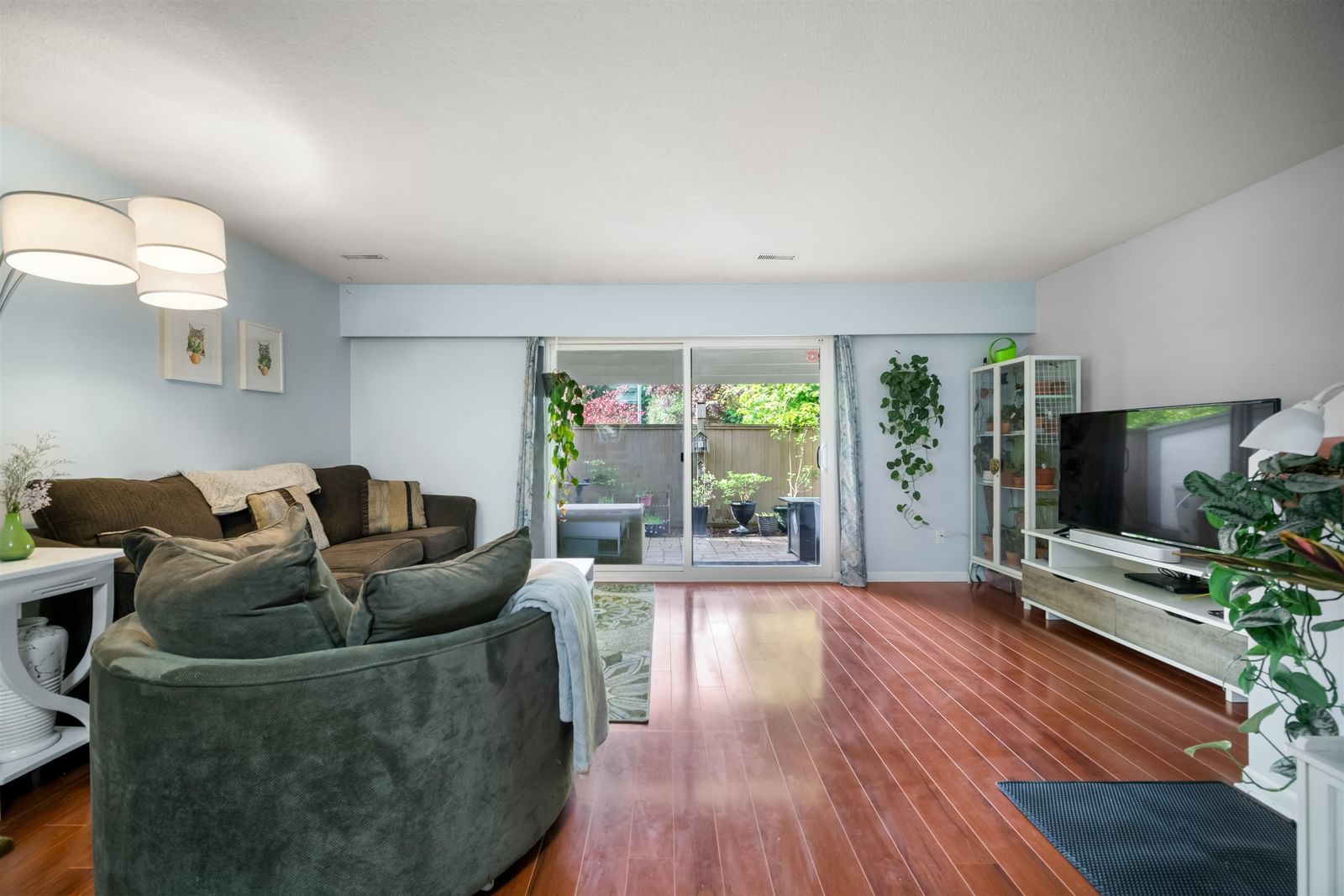 Listing Image 8