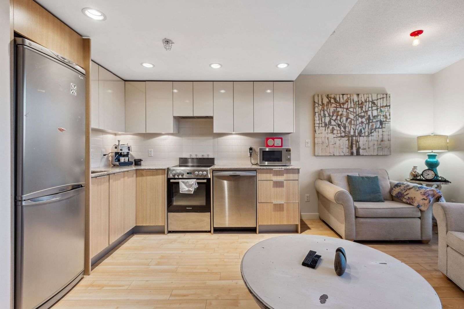 Listing Image 10