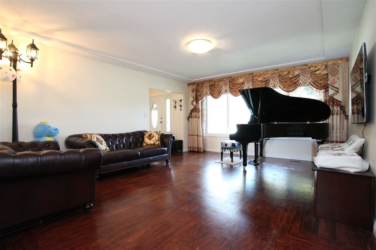 Listing Image 4