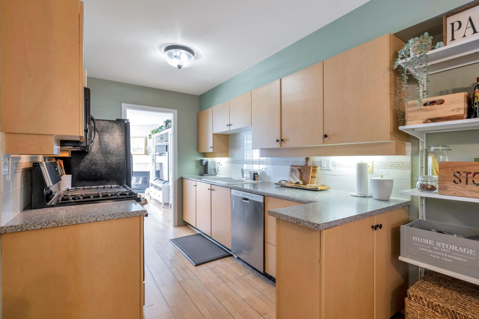 Listing Image 10