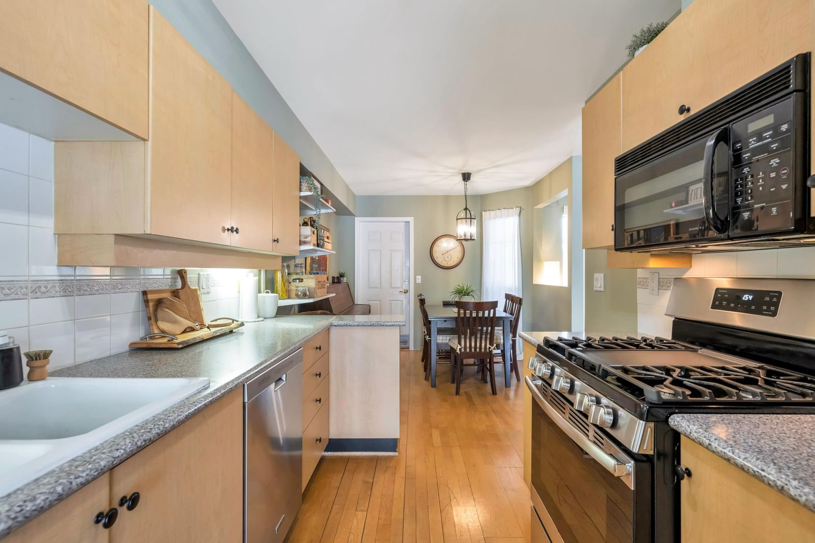 Listing Image 6