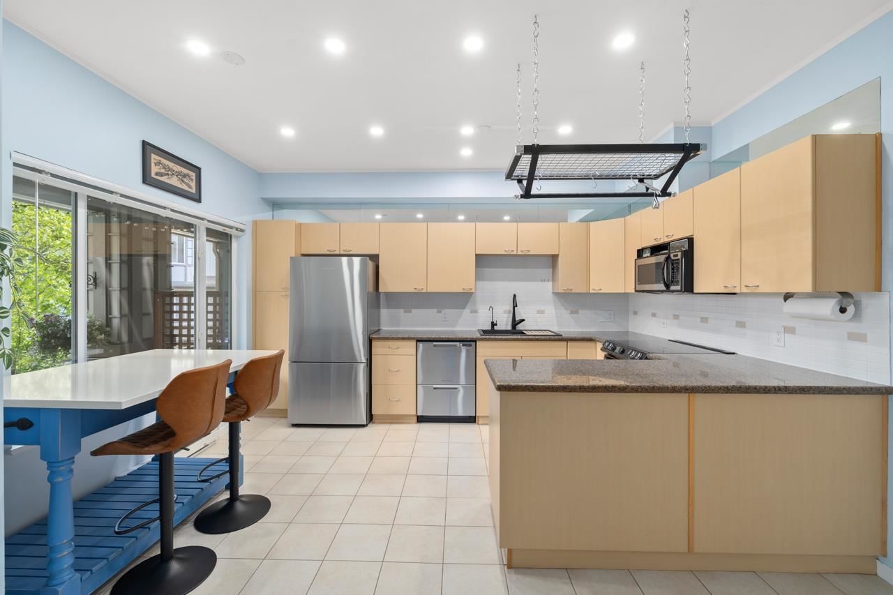Listing Image 11