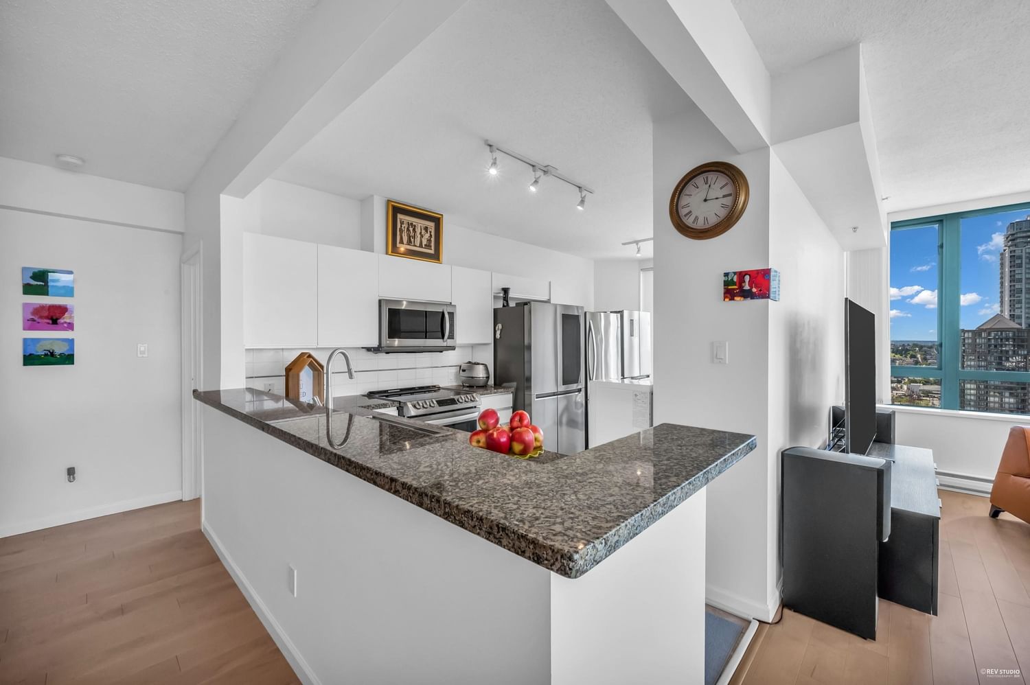 Listing Image 11