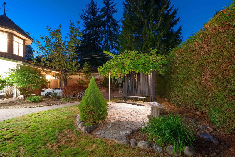 1219 Arborlynn Drive, North Vancouver, V7J 2V5 | Image 2