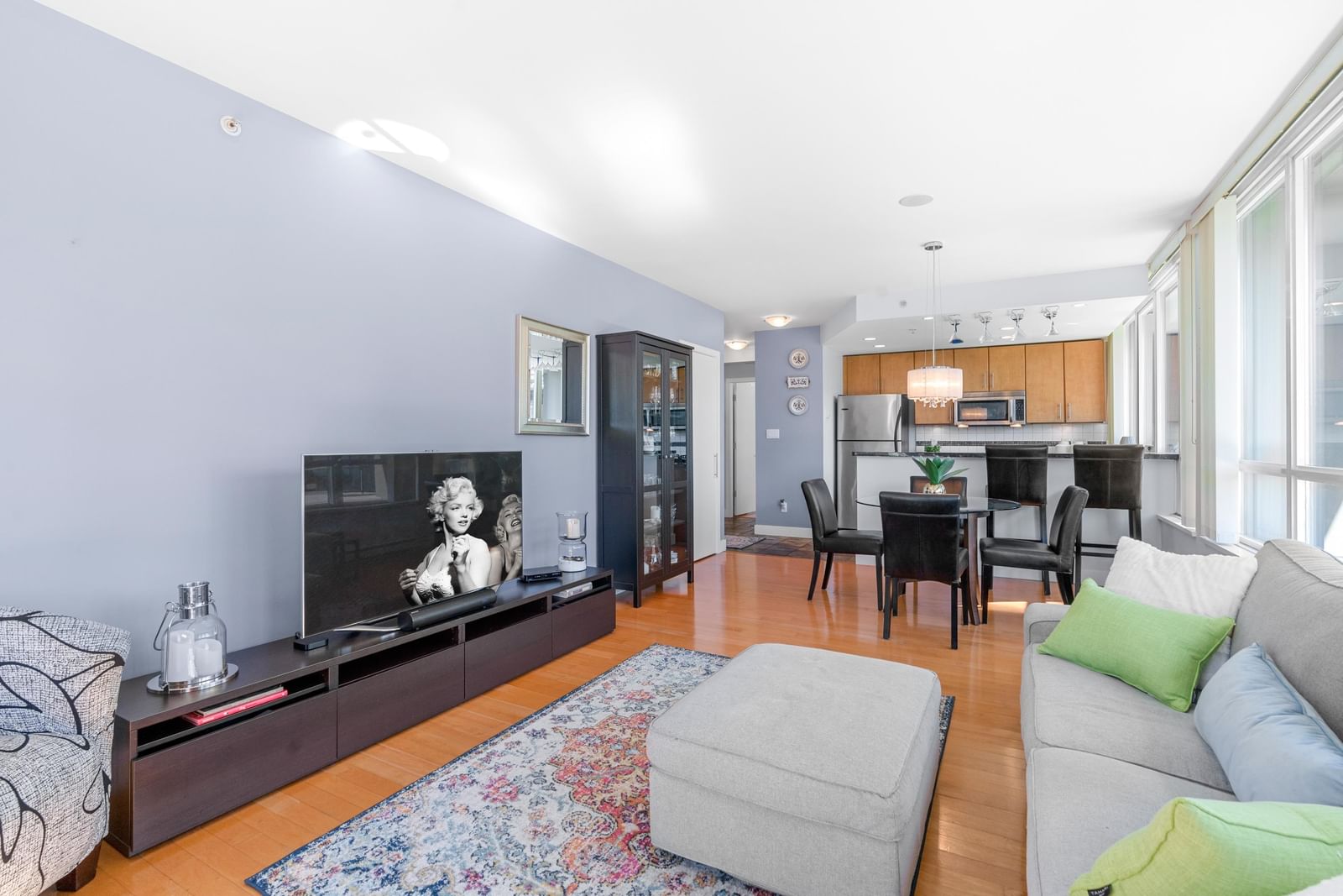 Listing Image 8