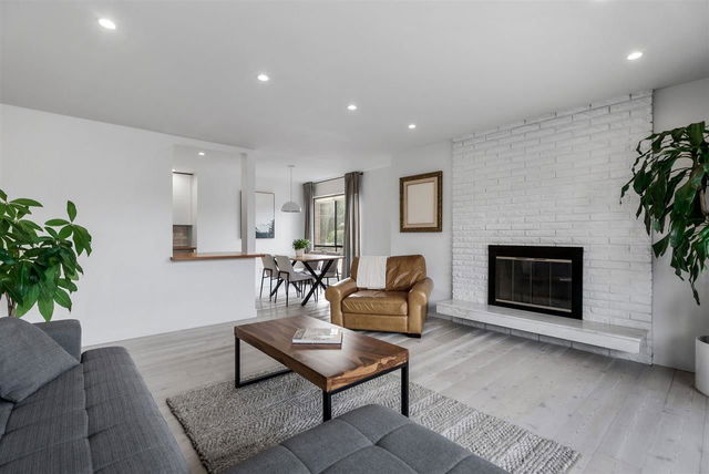 208 - 3264 Oak Street