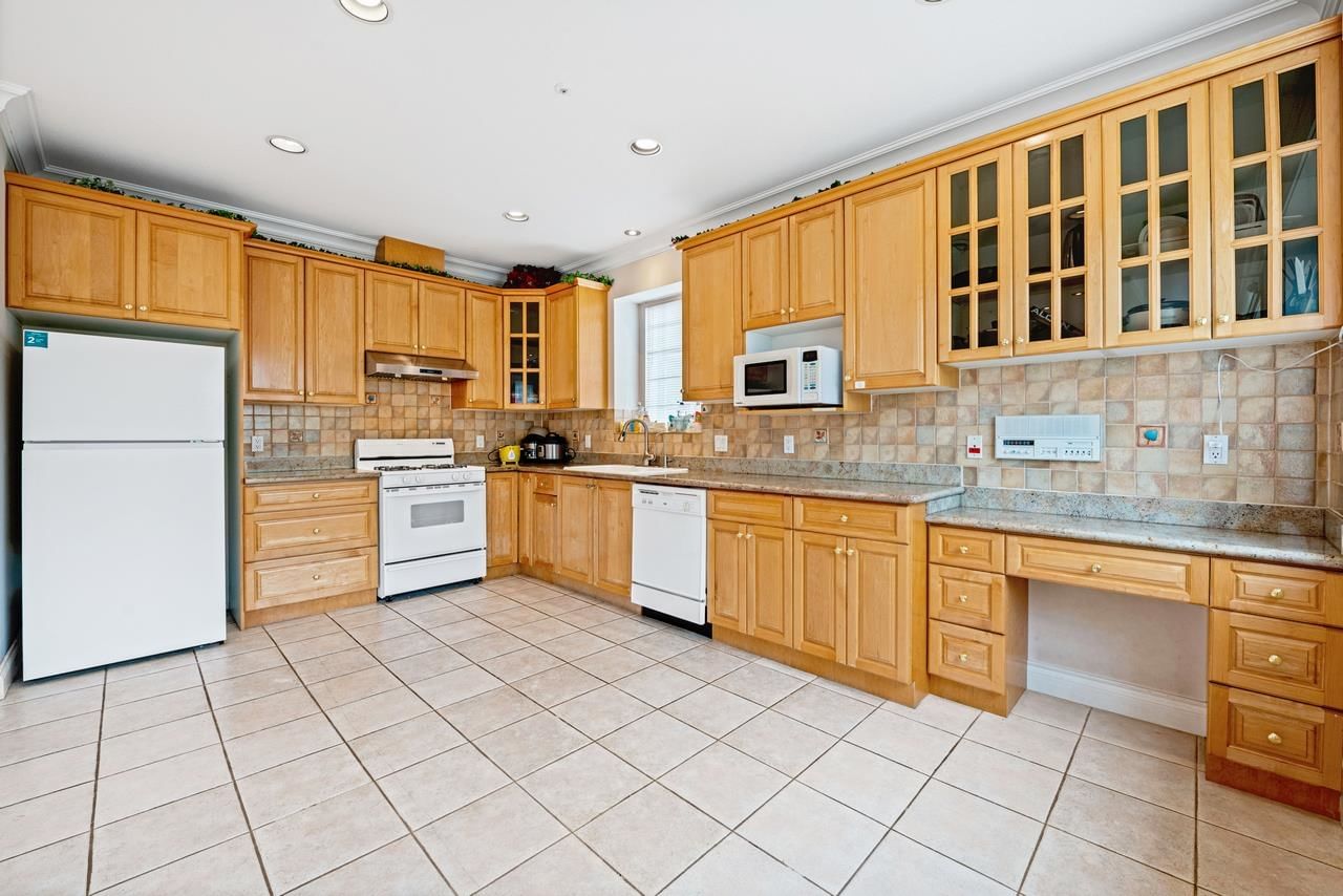 Listing Image 12
