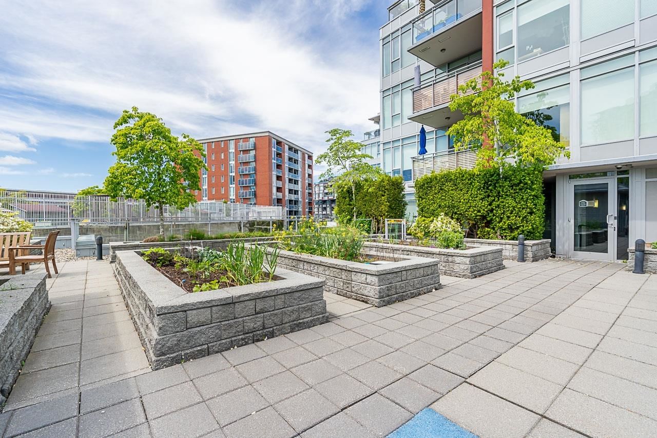Listing Image 11