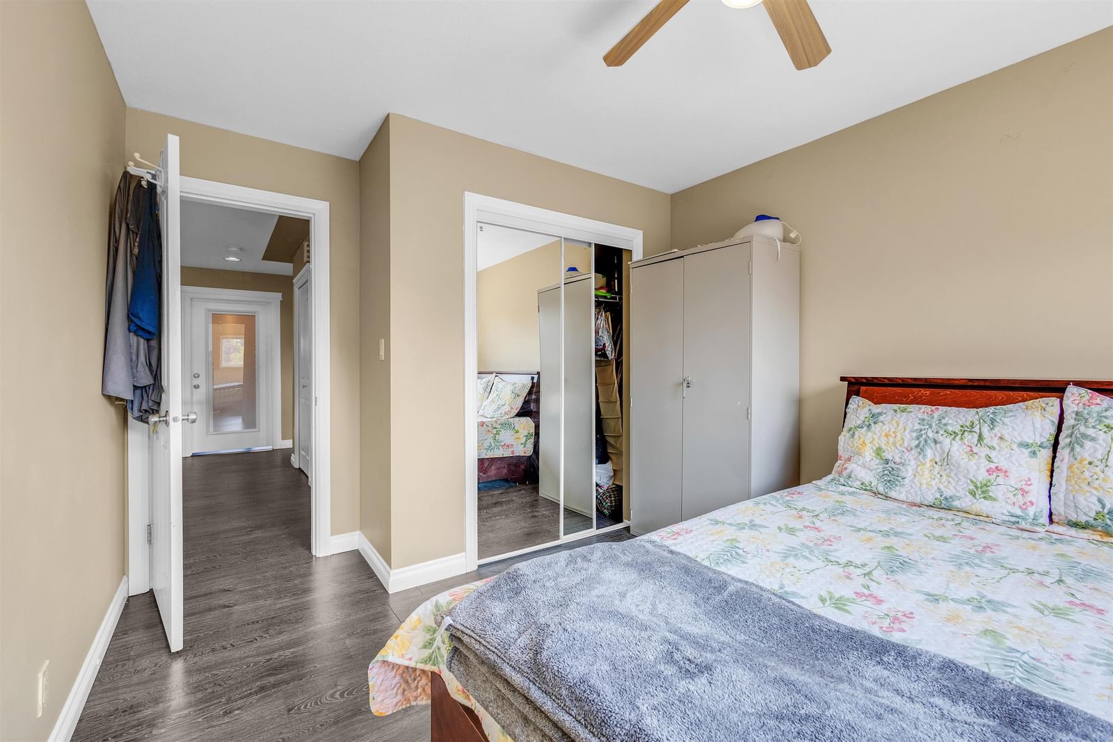Listing Image 19