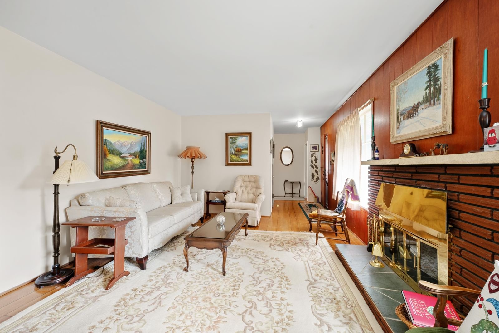Listing Image 4