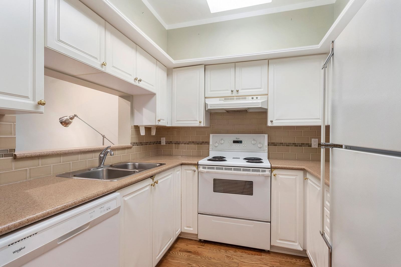 Listing Image 11
