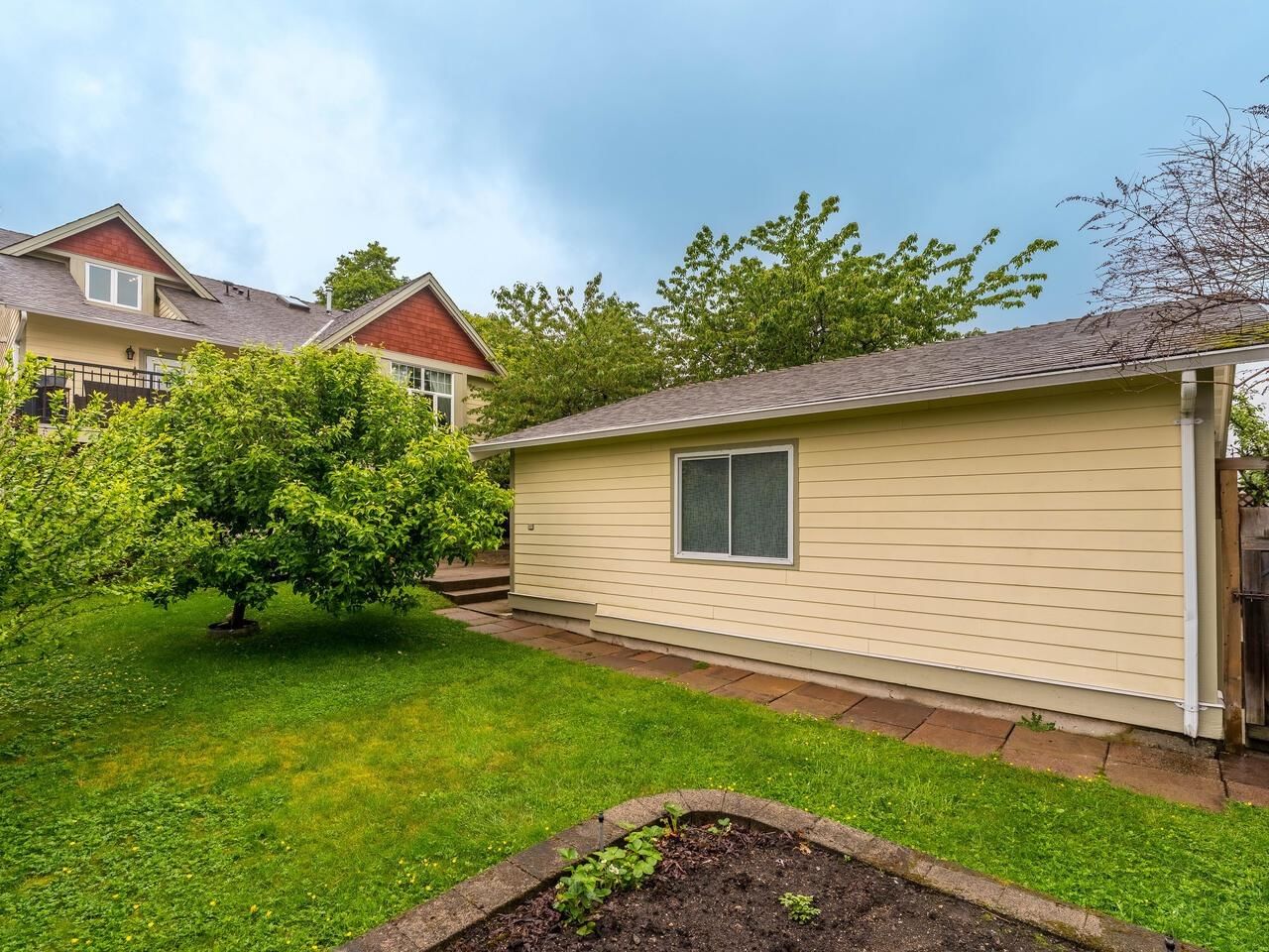 Listing Image 19
