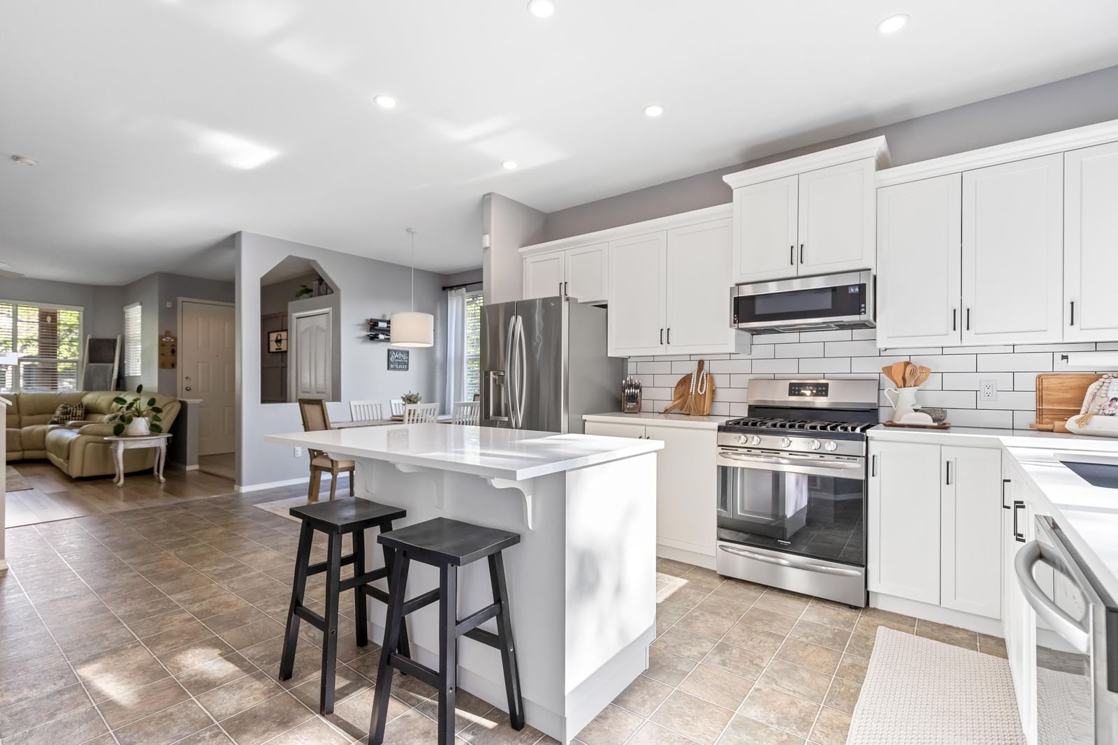 Listing Image 11