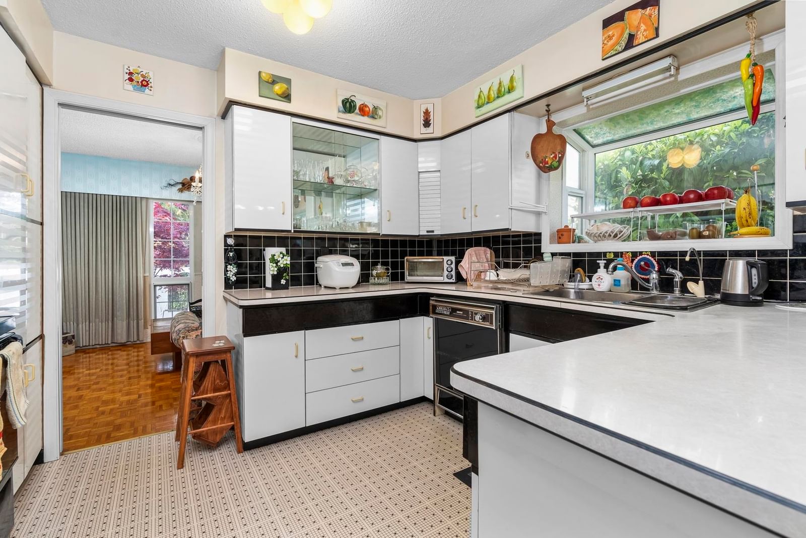 Listing Image 11