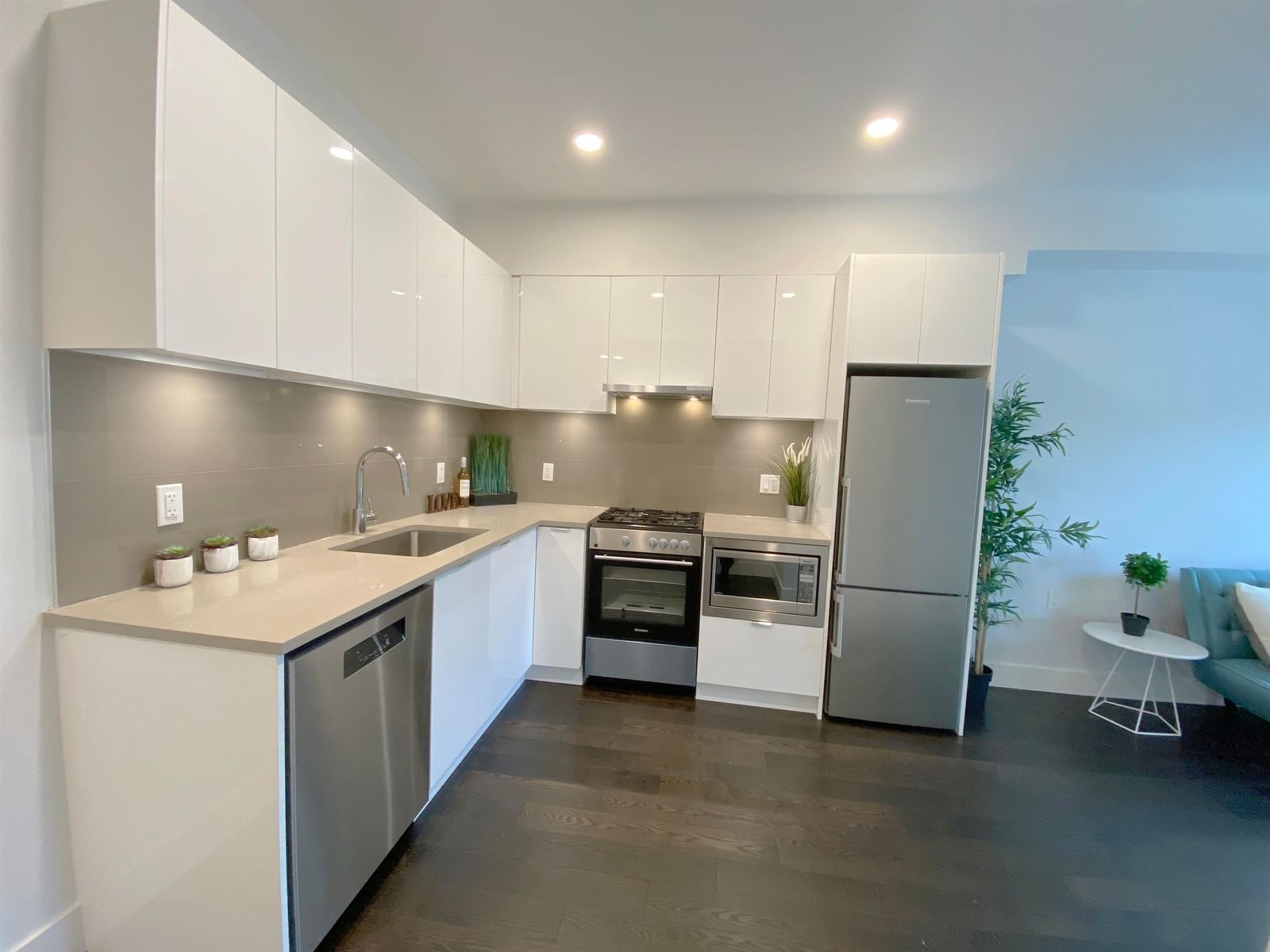 Listing Image 10