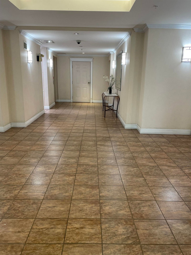 318 - 15268 105 Avenue, Surrey, V3R 0W8 | Image 2