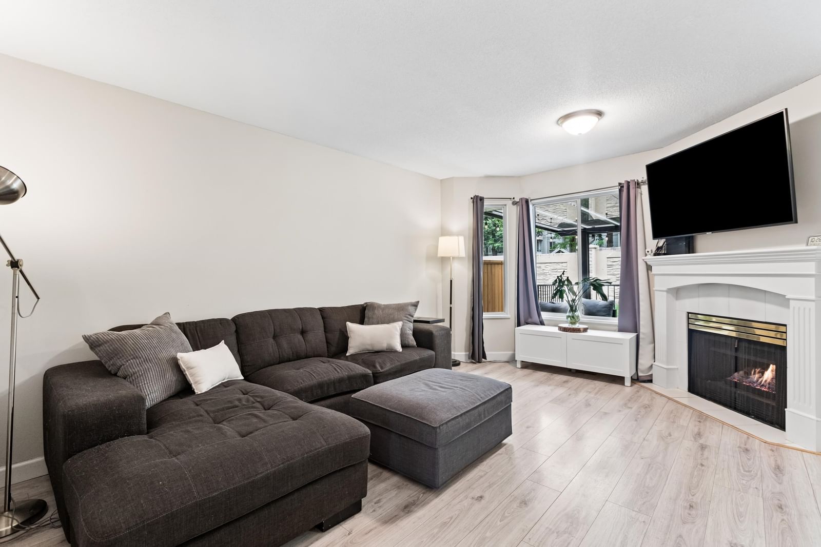 Listing Image 12