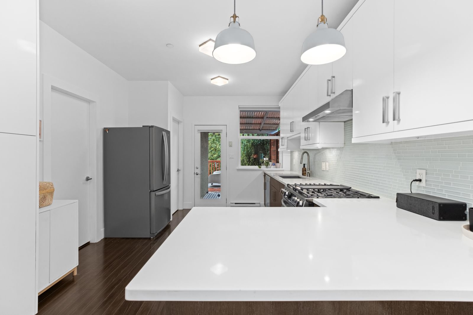 Listing Image 11