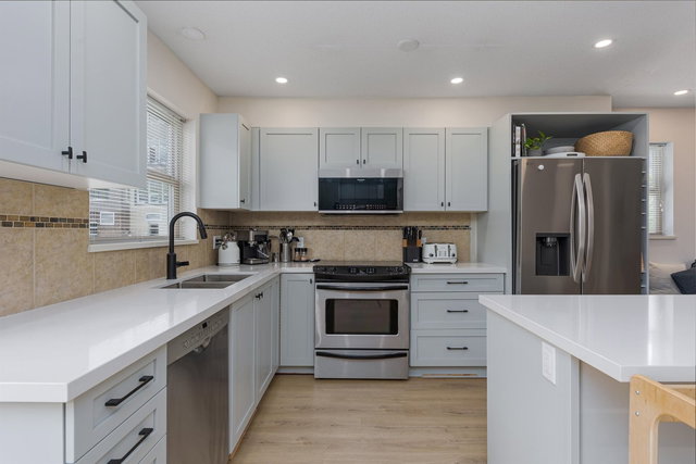 1195 Village Green Way