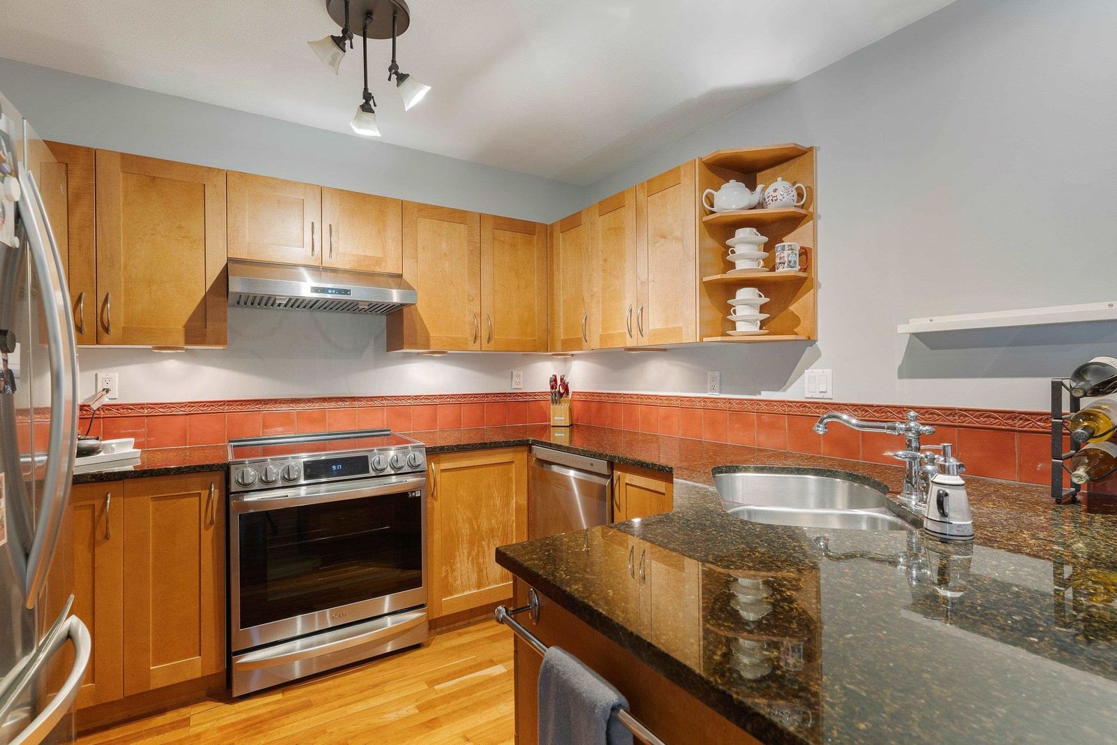 Listing Image 10