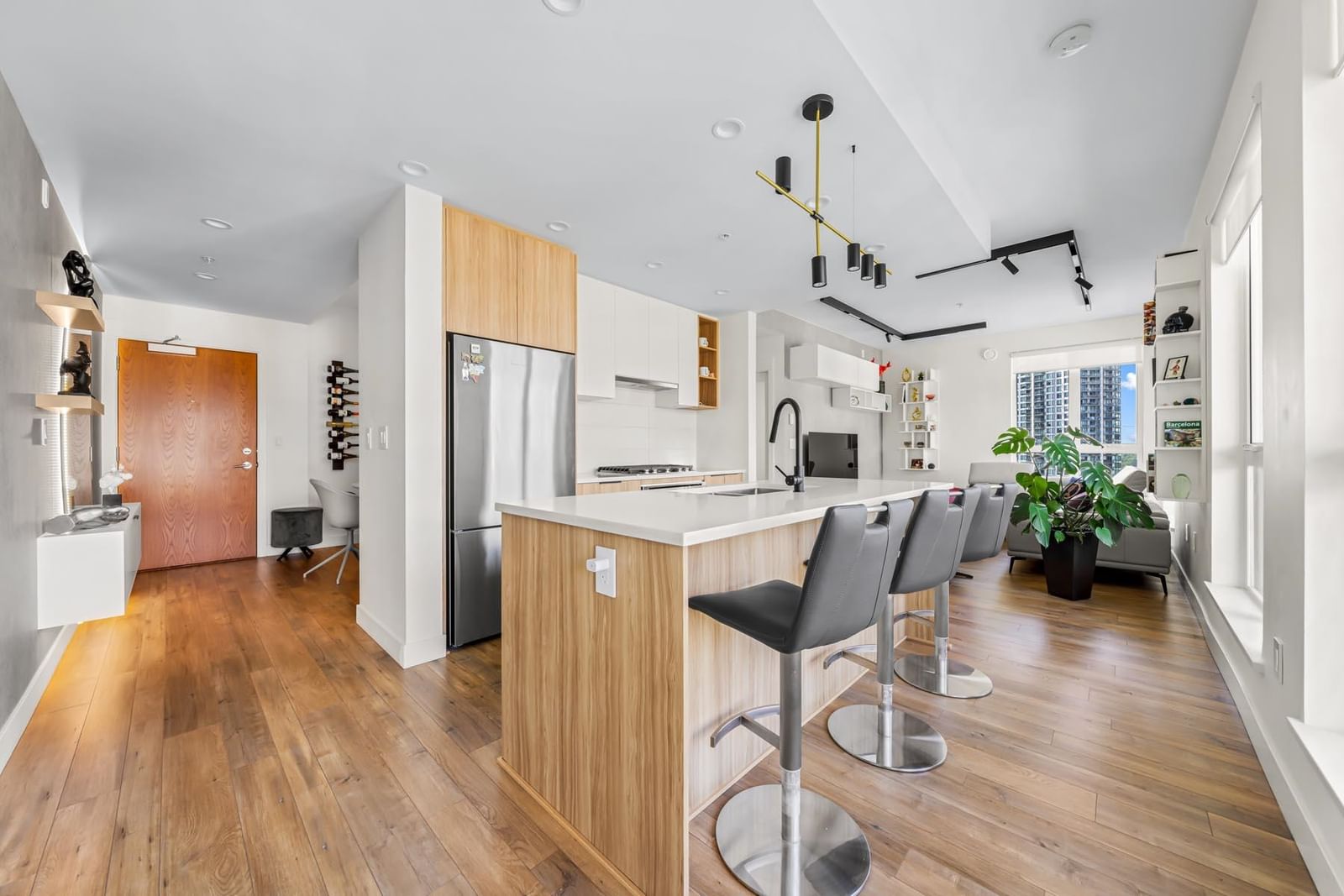 Listing Image 11