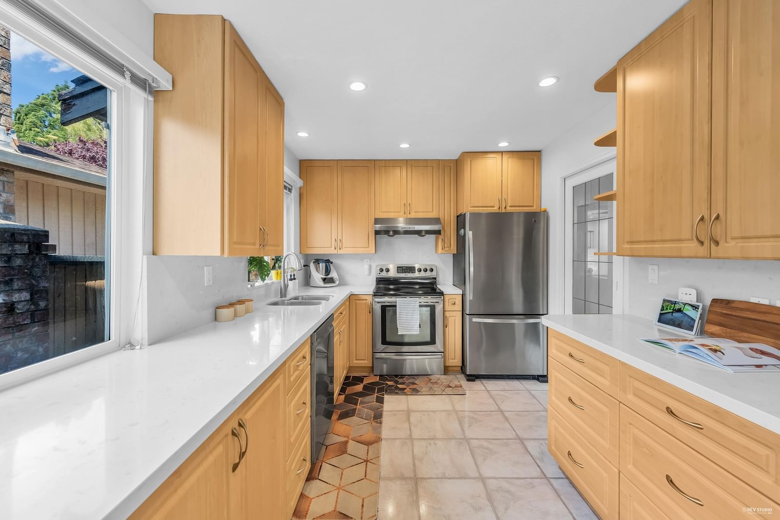 Listing Image 12
